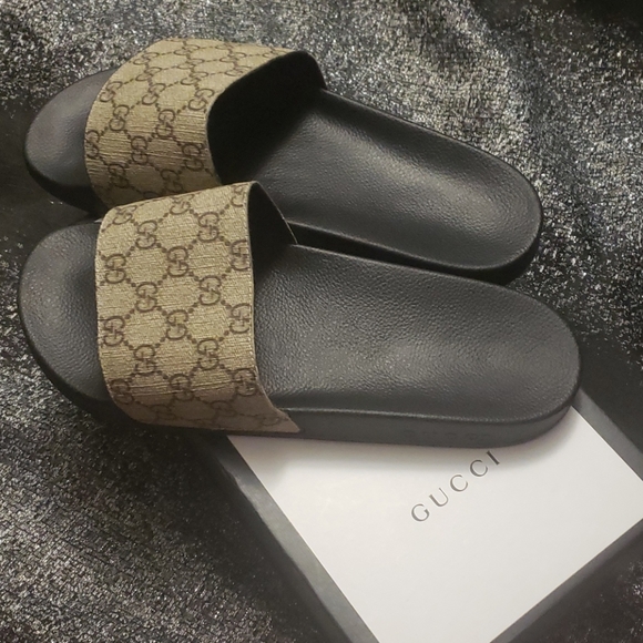 sale on gucci slides